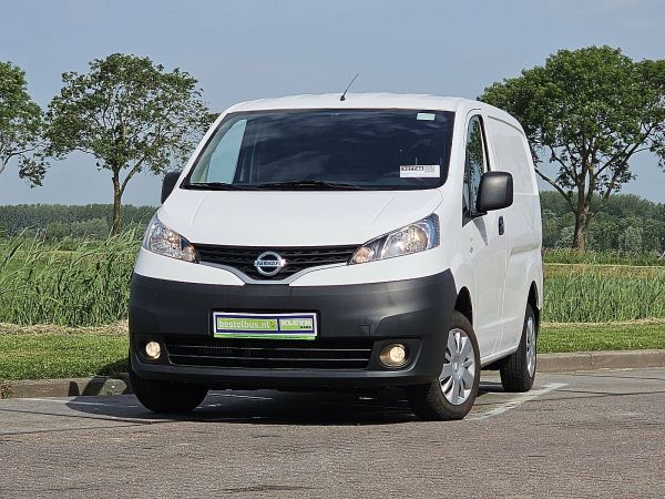 NISSAN - NV 200