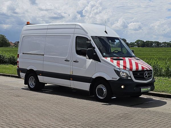MERCEDES-BENZ - SPRINTER 519