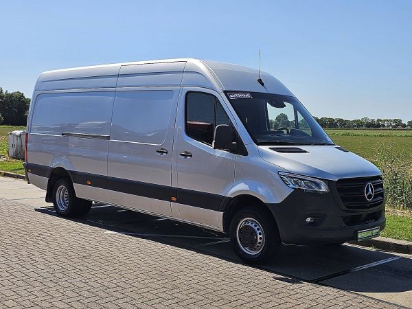 MERCEDES-BENZ - SPRINTER 519