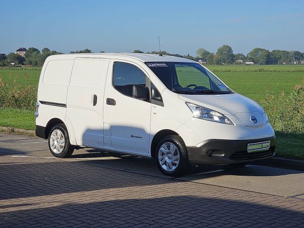 NISSAN - E-NV200