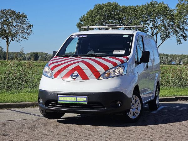 NISSAN - E-NV200