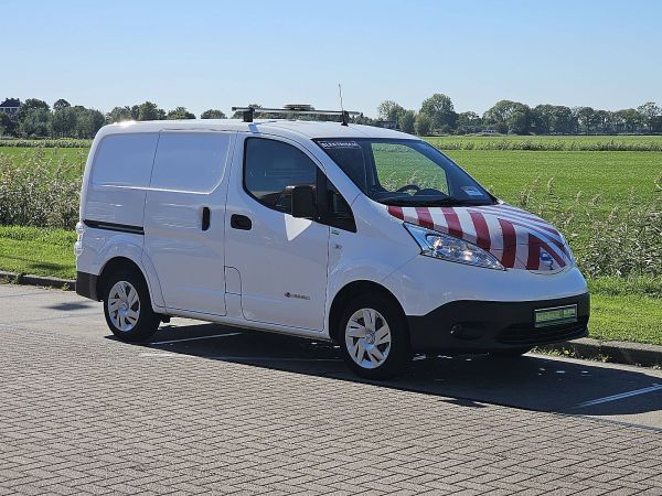 NISSAN - E-NV200
