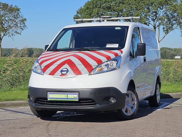 NISSAN - E-NV200
