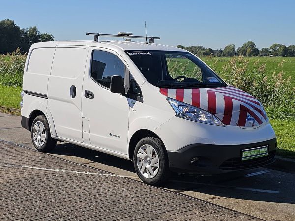 NISSAN - E-NV200
