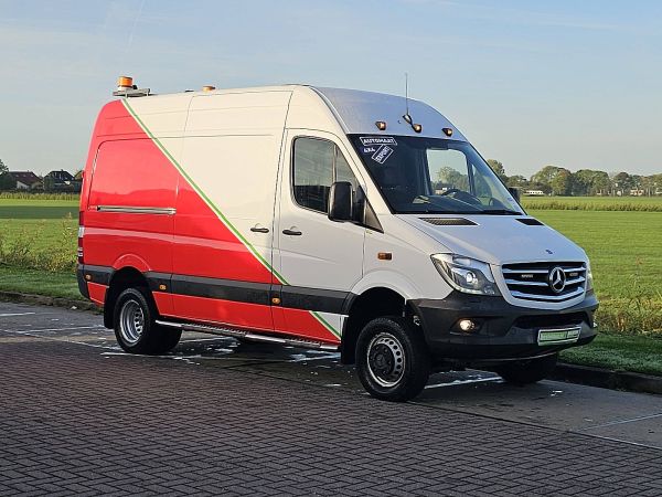 MERCEDES-BENZ - SPRINTER 519