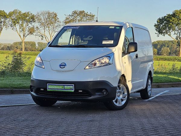 NISSAN - E-NV200
