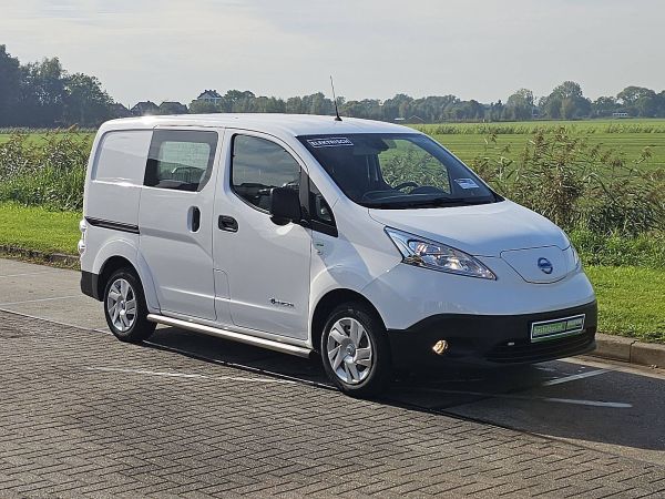 NISSAN - E-NV200