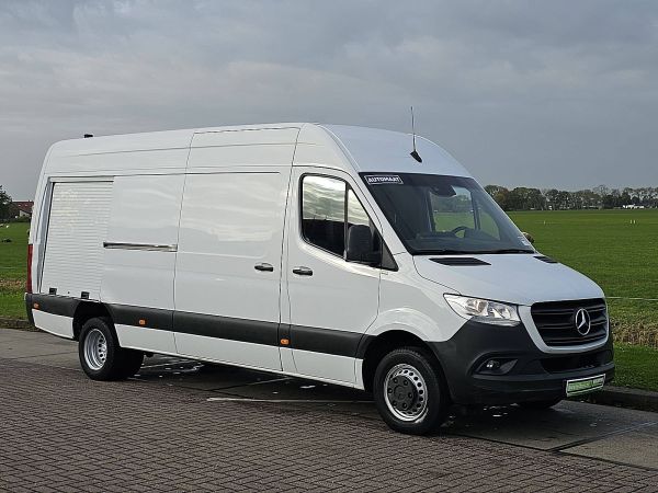 MERCEDES-BENZ - SPRINTER 519